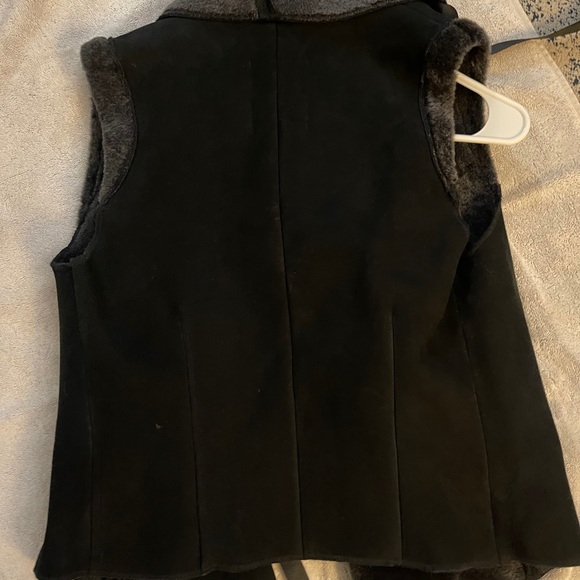 VEDA shearling and leather vest - Picture 7 of 10